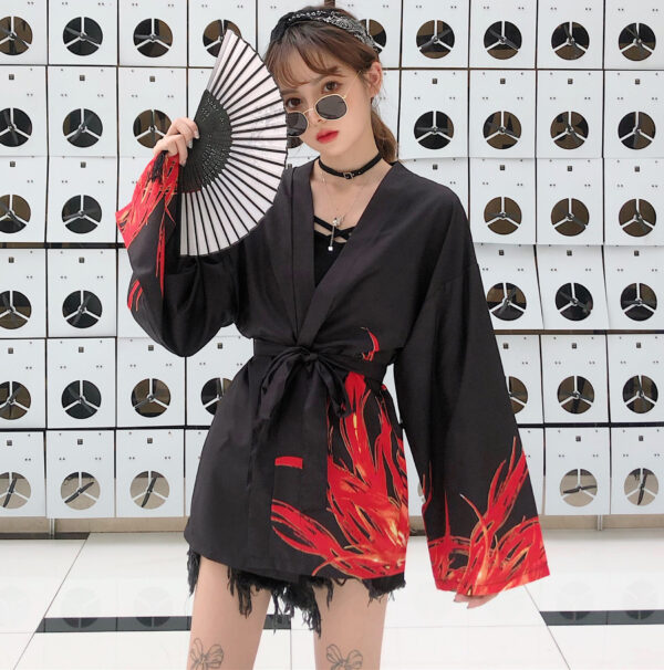 Timeless Elegance: Exploring the Beauty of Vintage Printed Kimonos - Image 2