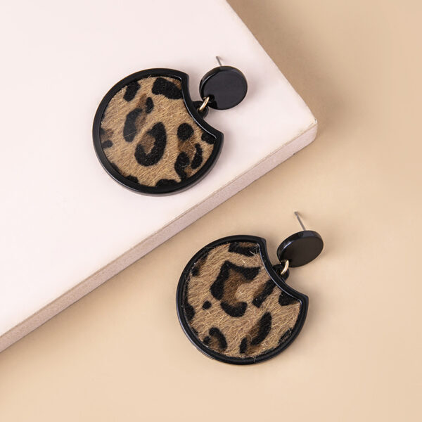 Chic Vintage Geometric Leopard Skin Acrylic Earrings: Statement Accessory - Image 2