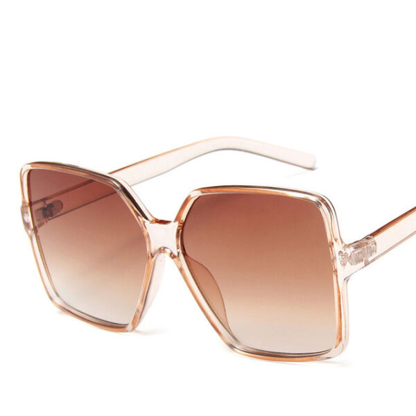 Trendy Women's Sunglasses: Fashionable Big Frame Shades | Get Yours Now! - Image 3