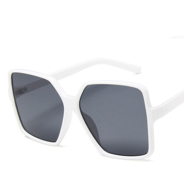 Trendy Women's Sunglasses: Fashionable Big Frame Shades | Get Yours Now! - Image 4