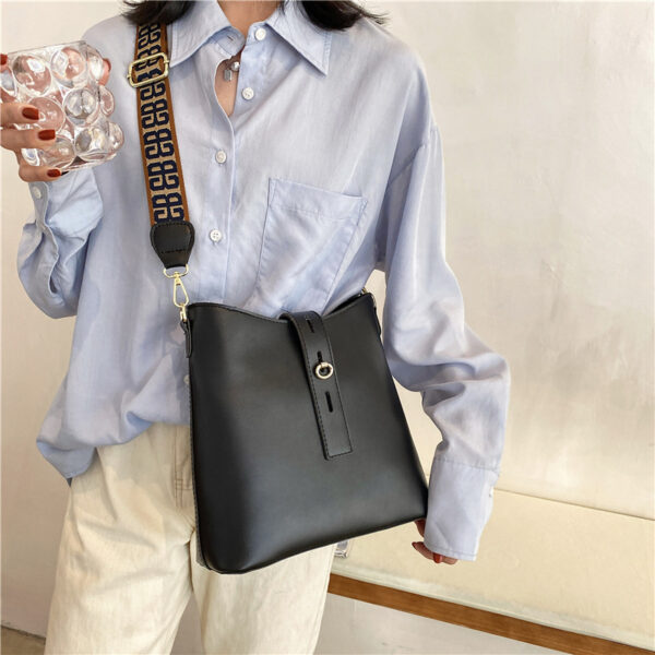 Wide Band Shoulder Bucket Bag: Fashionable Ladies' Accessory - Image 5