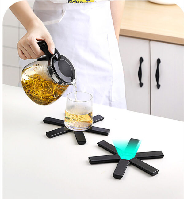 Foldable Heat-Resistant Pan Mat: Sturdy ABS Pot Placemat for Kitchen. - Image 2