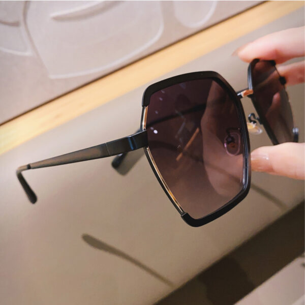 "Vintage Half-Frame Sunglasses: Summer Oversize Square Eyewear | Shop Now! - Image 5