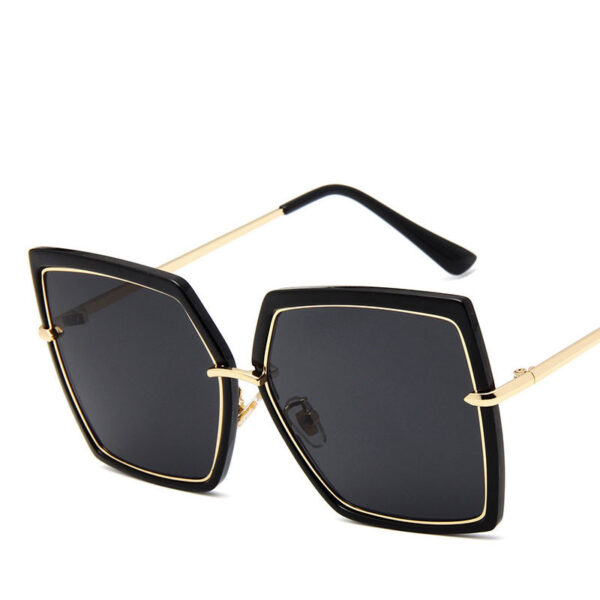 Retro Reflective Metal Sunglasses: Women's Chic Eyewear | Order Now! - Image 3