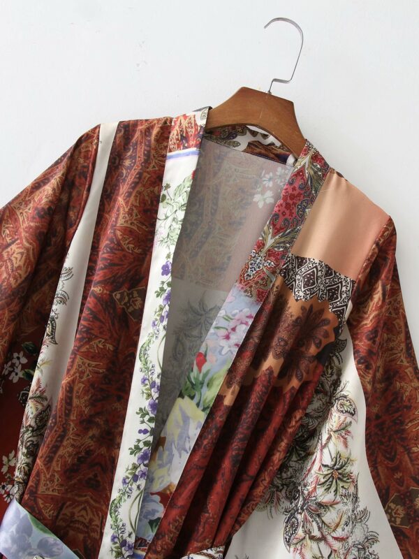 Shop Stylish Printed Kimono Dress: Perfect Outerwear for Fashionistas - Image 5