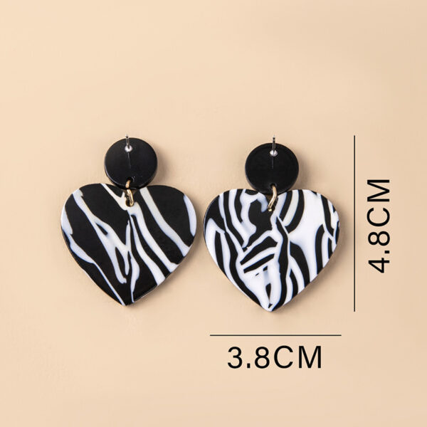 Chic Black & White Zebra Print Heart Acrylic Earrings Women - Image 4