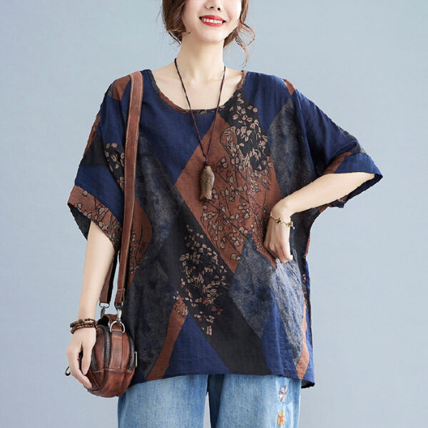 Chic Round Neck Print Tee: Women's Stylish Short-Sleeve Top - Image 2