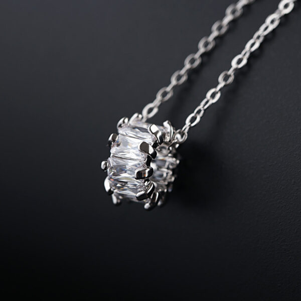 Glam Zircon Cylinder Necklace: Sparkling Rhinestone Jewellery for Trendy Accessories - Image 9