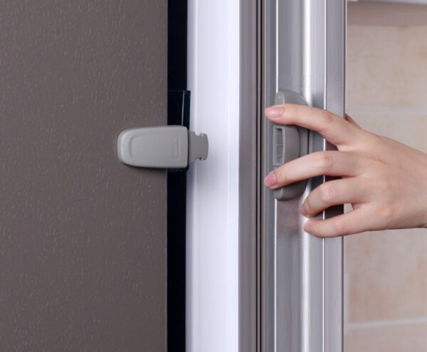 Child Safety Lock: New Solution for Loose Refrigerator Door Prevention - Image 4