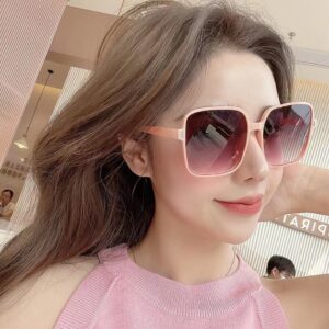 Trendy Fashion Sunglasses: Oversized Frame Women's UV Protection