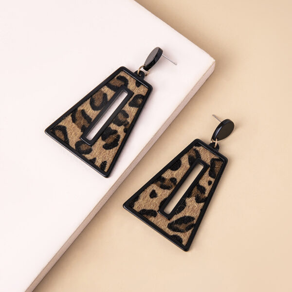 Chic Vintage Geometric Leopard Skin Acrylic Earrings: Statement Accessory - Image 3