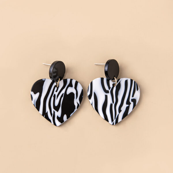 Chic Black & White Zebra Print Heart Acrylic Earrings Women - Image 5