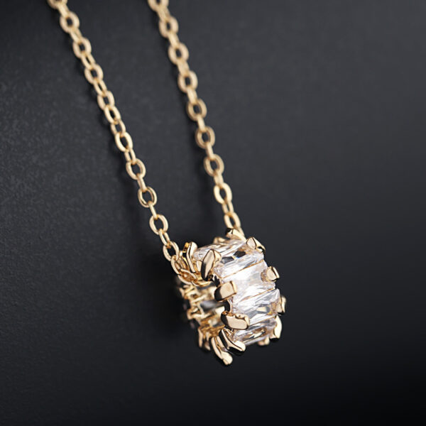 Glam Zircon Cylinder Necklace: Sparkling Rhinestone Jewellery for Trendy Accessories - Image 4